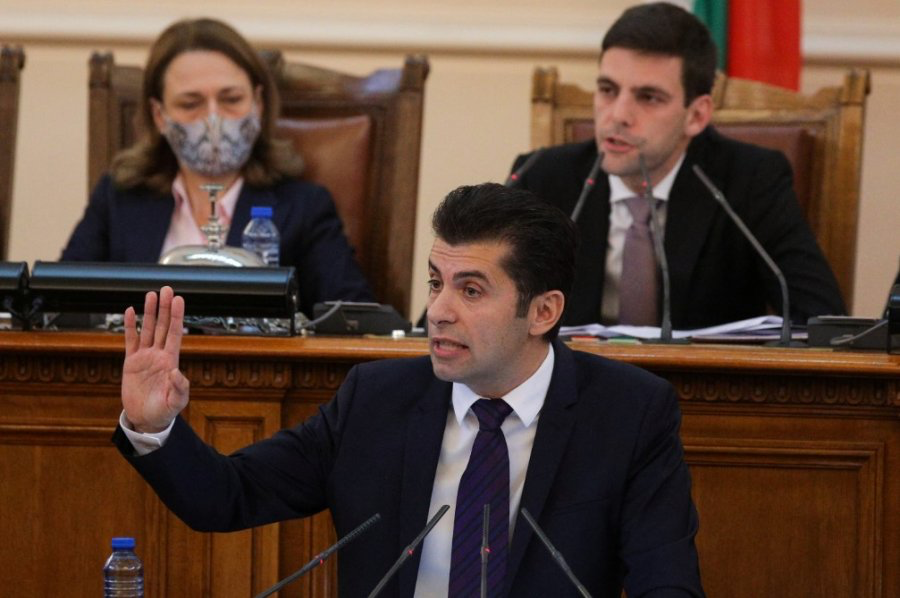 Bie qeveria bullgare, Petkov akuzon ambasadorin rus dhe mafien bullgare