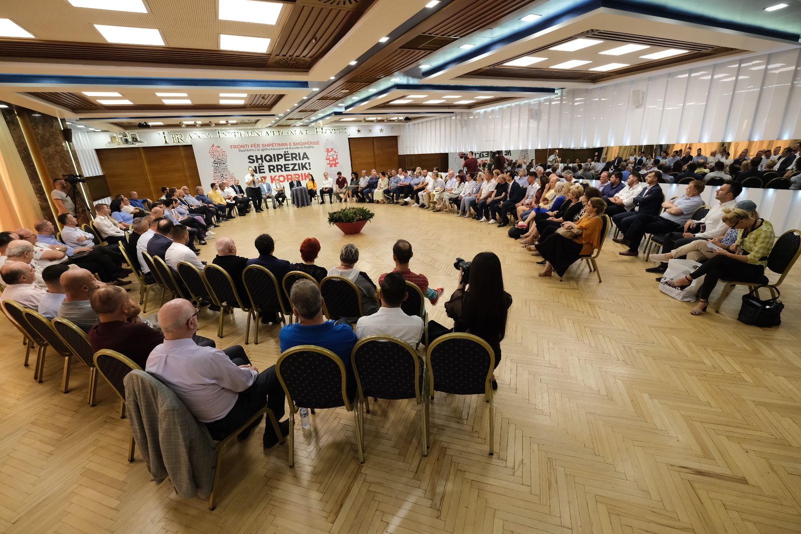 Berisha me shoqërinë civile, presion ndaj Berishës të radikalizojë protestën