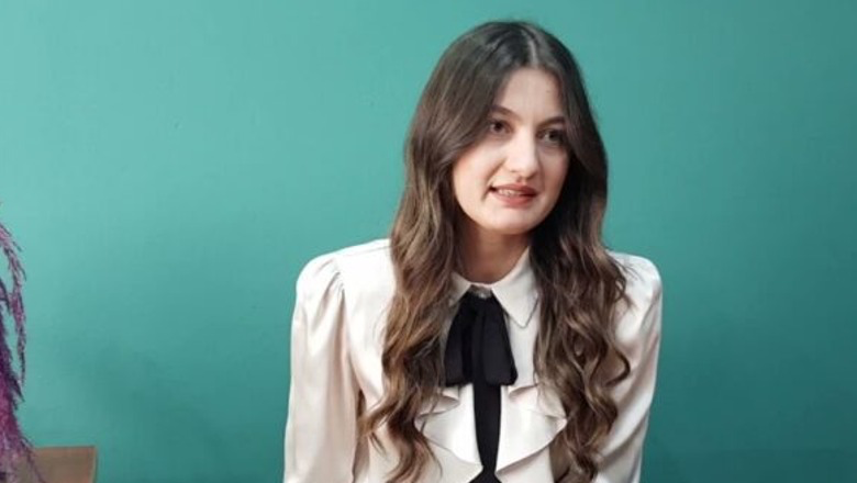 Eksploziv te makina e drejtoreshës në Shkodër