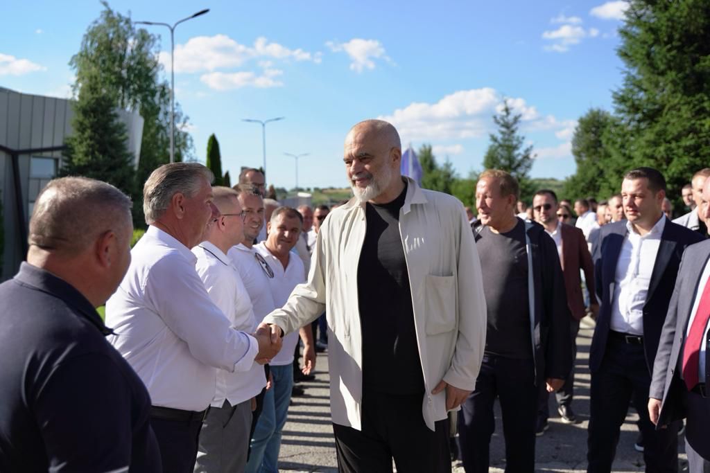 Rama prezanton Ballkanin e Hapur te bizneset e Kosovës, “audiencë’ tek bizneset mike të Thaçit: Do ju fus në Ballkanin e Hapur