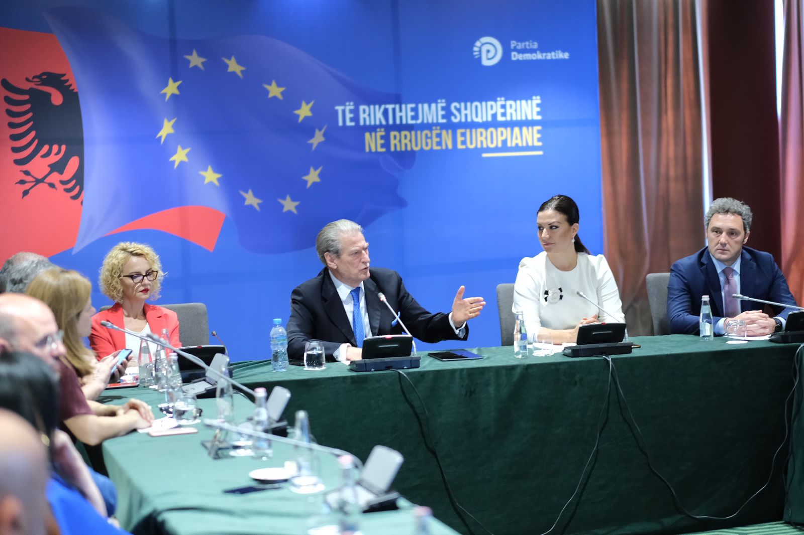 Berisha: Të thërrasim protestë të fuqishme për të mbrojtur ëndrrën europiane! Të mos dorëzojmë fatin tonë në Beograd