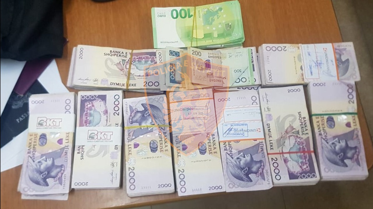 Sekuestrohen rreth 30 mijë euro në makinën e italianit në Qafë Morinë