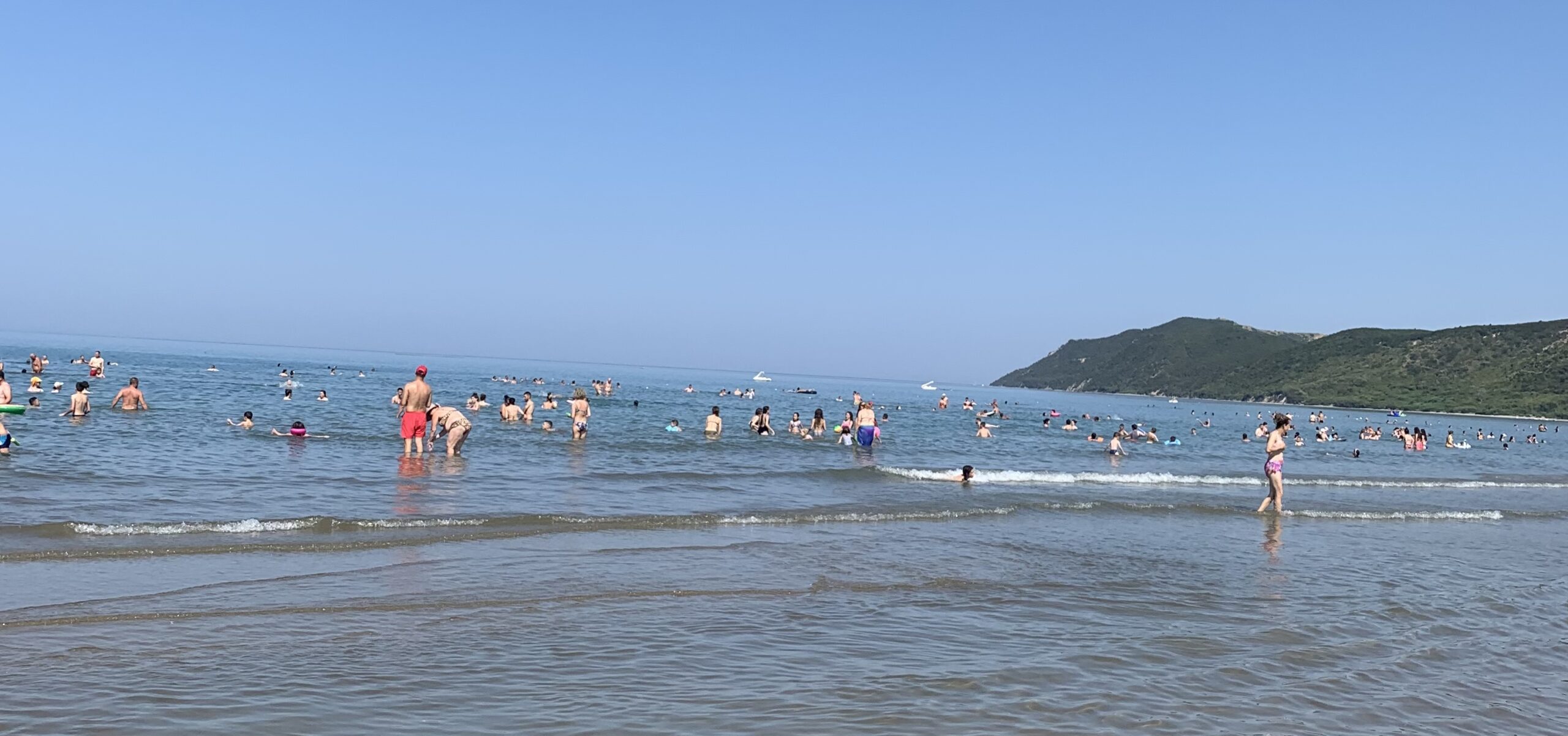 KAVAJË/ Prag tragjedie, 4 të mitur mbetën në det në Vilë Bashtovë