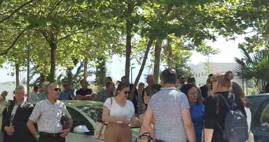 VIDEO/ Nis protesta e avokatëve para KLGJ