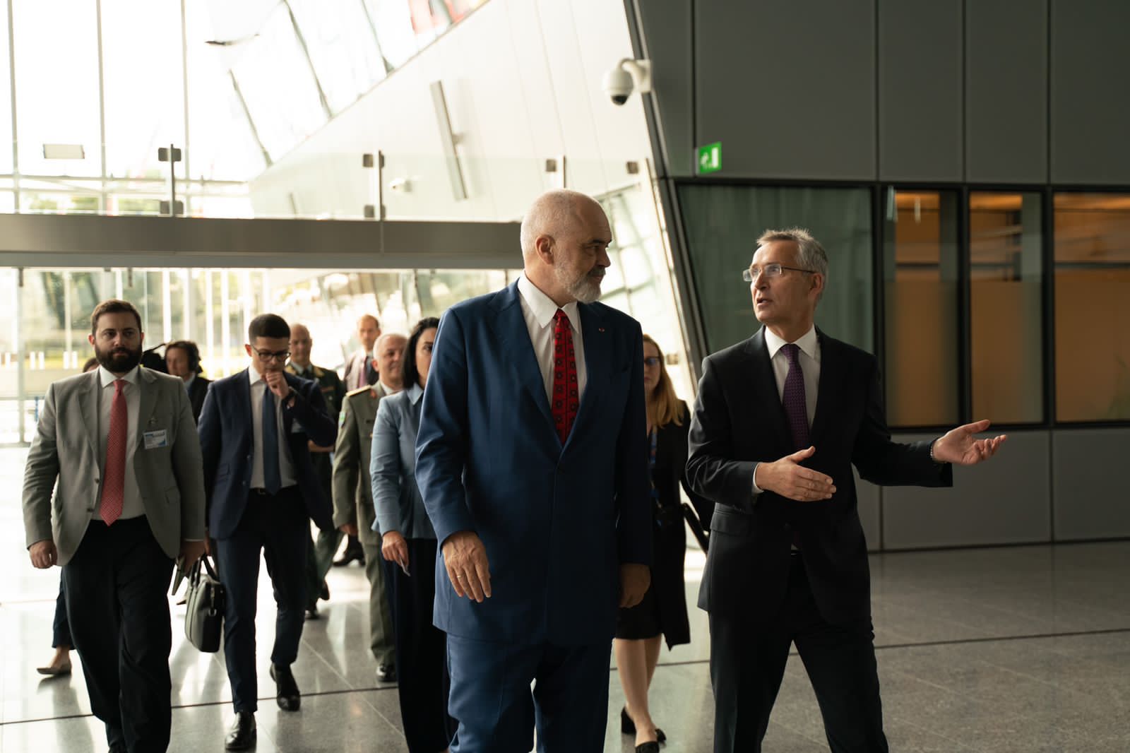 Rama propozon bazën ushtarake në Porto Romano, NATO nuk përgjigjet, deklaratat e Stoltenberg dhe Ramës në Bruksel