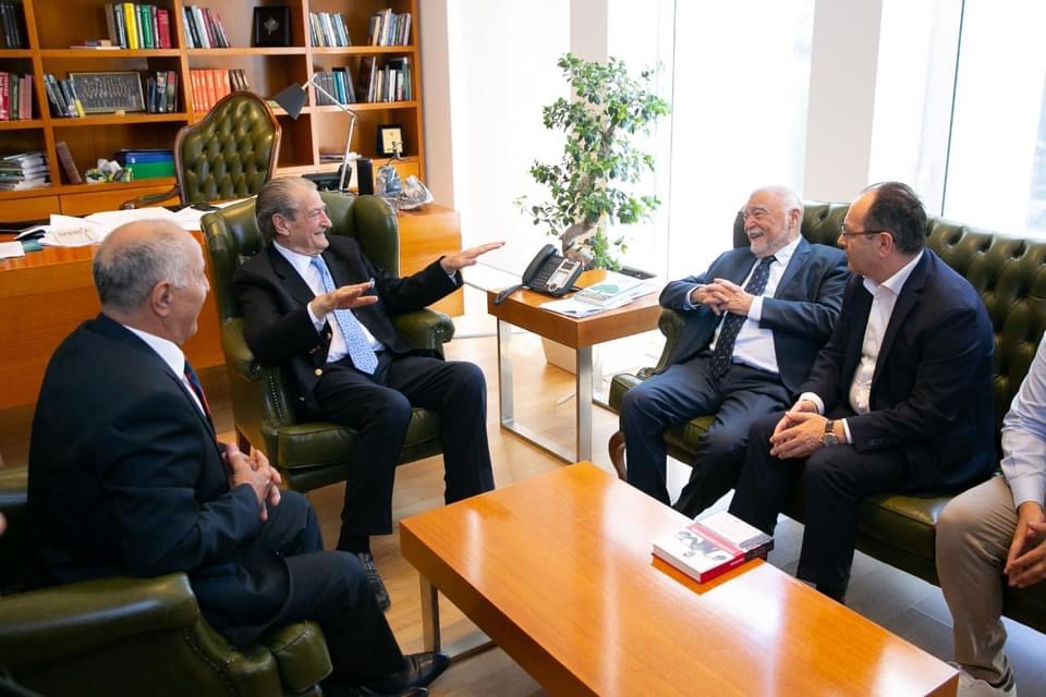 Berisha takon ish Presidentin kroat Stipe Mesiç: Takim i mrekullueshëm!