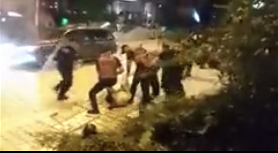 Përleshjet e policisë me tifozët boshnjakë, bëhen bilancet e forcës