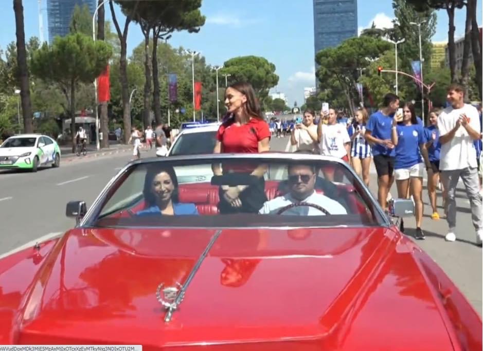 KOMENT/ Rama, Veliaj dhe një taborr ministrash e morën peng në Bulevard Luizën