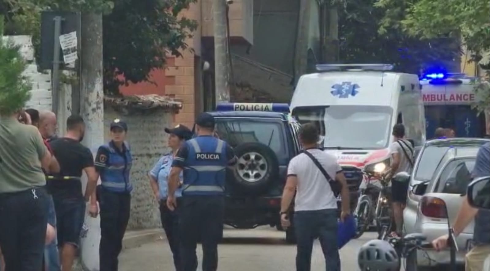 E rëndë në Tiranë, vëllai vret vëllanë dhe kunatën pranë drejtorisë së policisë