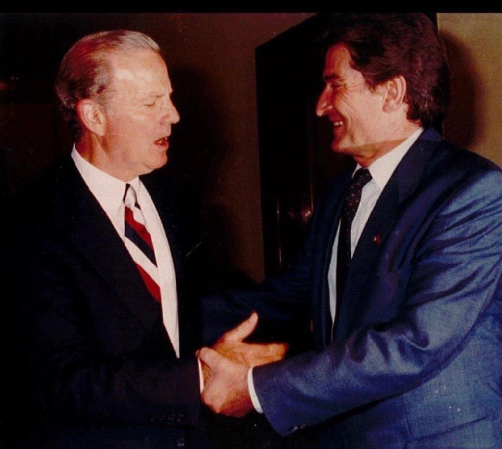 BERISHA PËR MARRËDHËNIET ME UASHINGTONIN/ Fjalimi i James Baker në Parlamentin shqiptar më 1991: Erdha në Shqipëri me ftesë të Sali Berishës