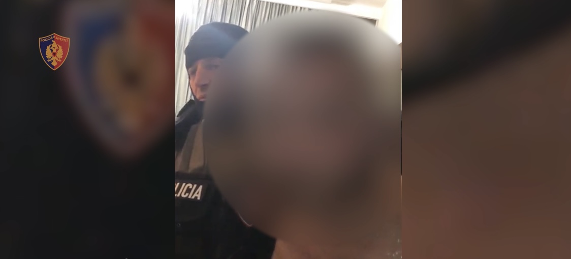 KUSH E SHOQËRONTE/ Detaje nga arrestimi i milionerit turk në Himarë, çfarë gjetën në banesën ku rrinte Ozer