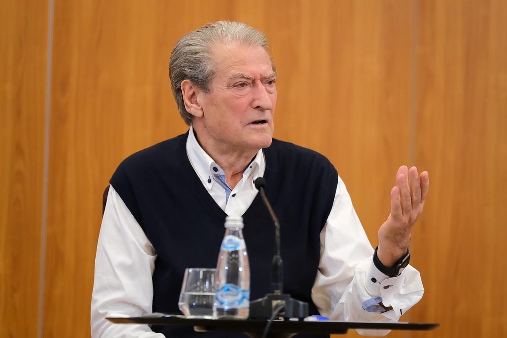 Berisha nxjerr shifrat e blerjes së mediave nga Erion Veliaj