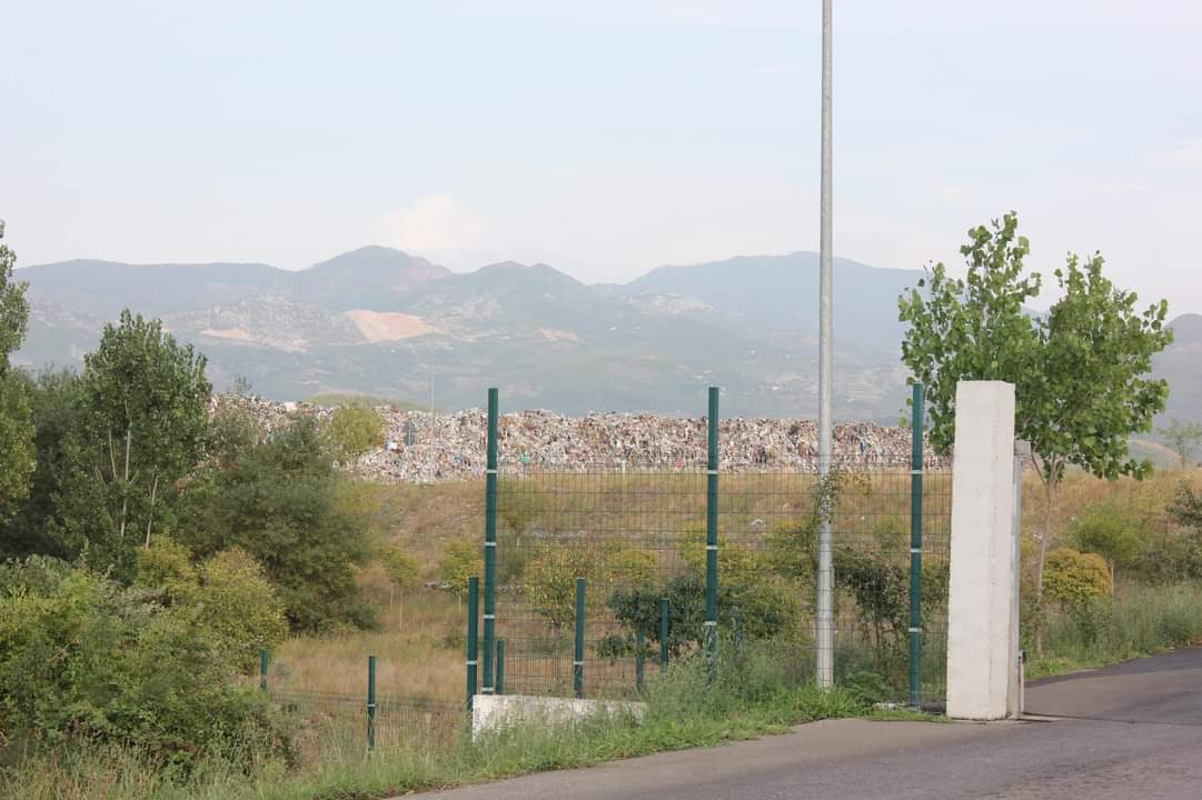 FOTO/ Luçiano Boçi publikon pamje nga “mali i Fakteve”, inceneratori në Elbasan nuk ekziston më