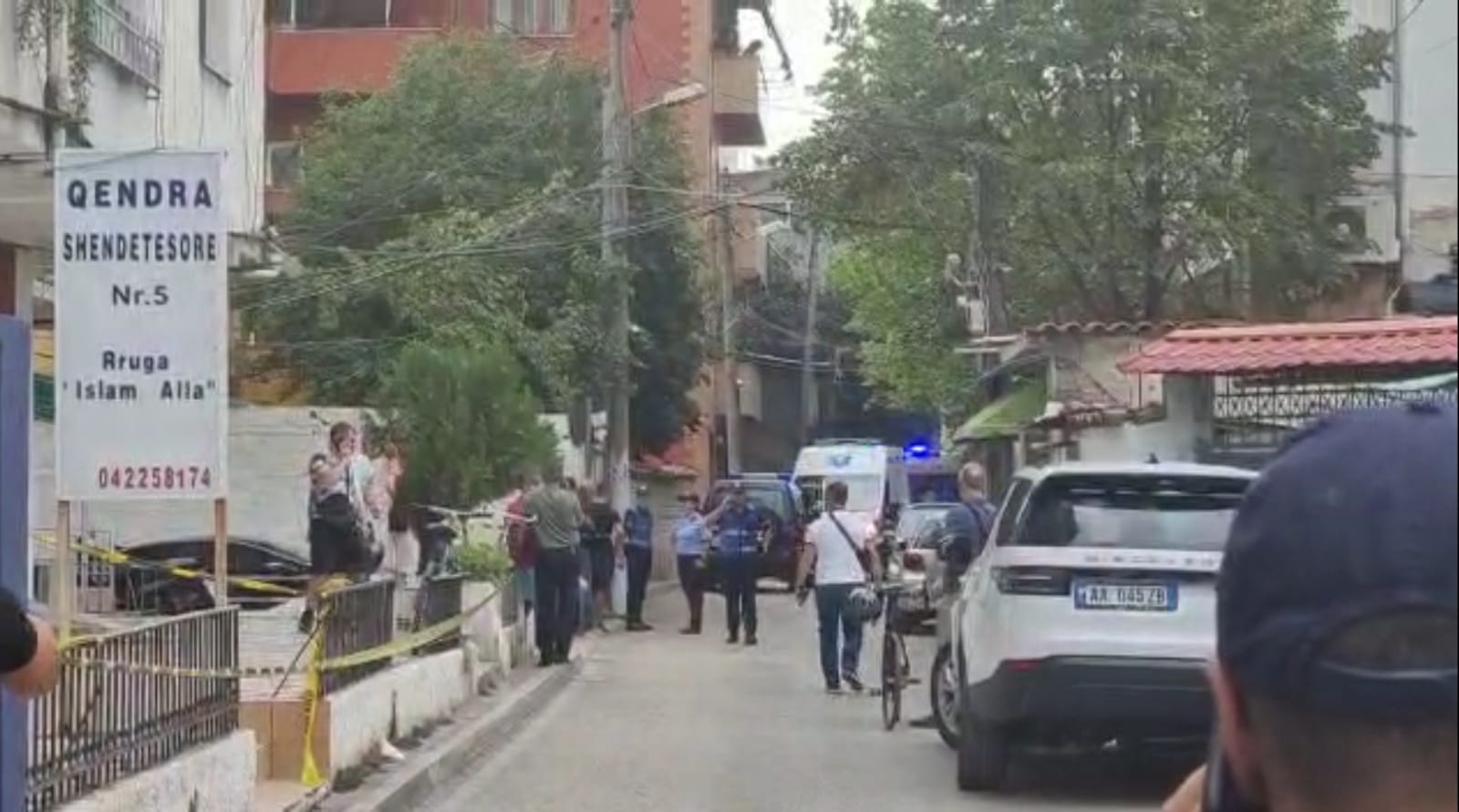 E rëndë në Tiranë, vëllai vret vëllanë dhe kunatën pranë drejtorisë së policisë