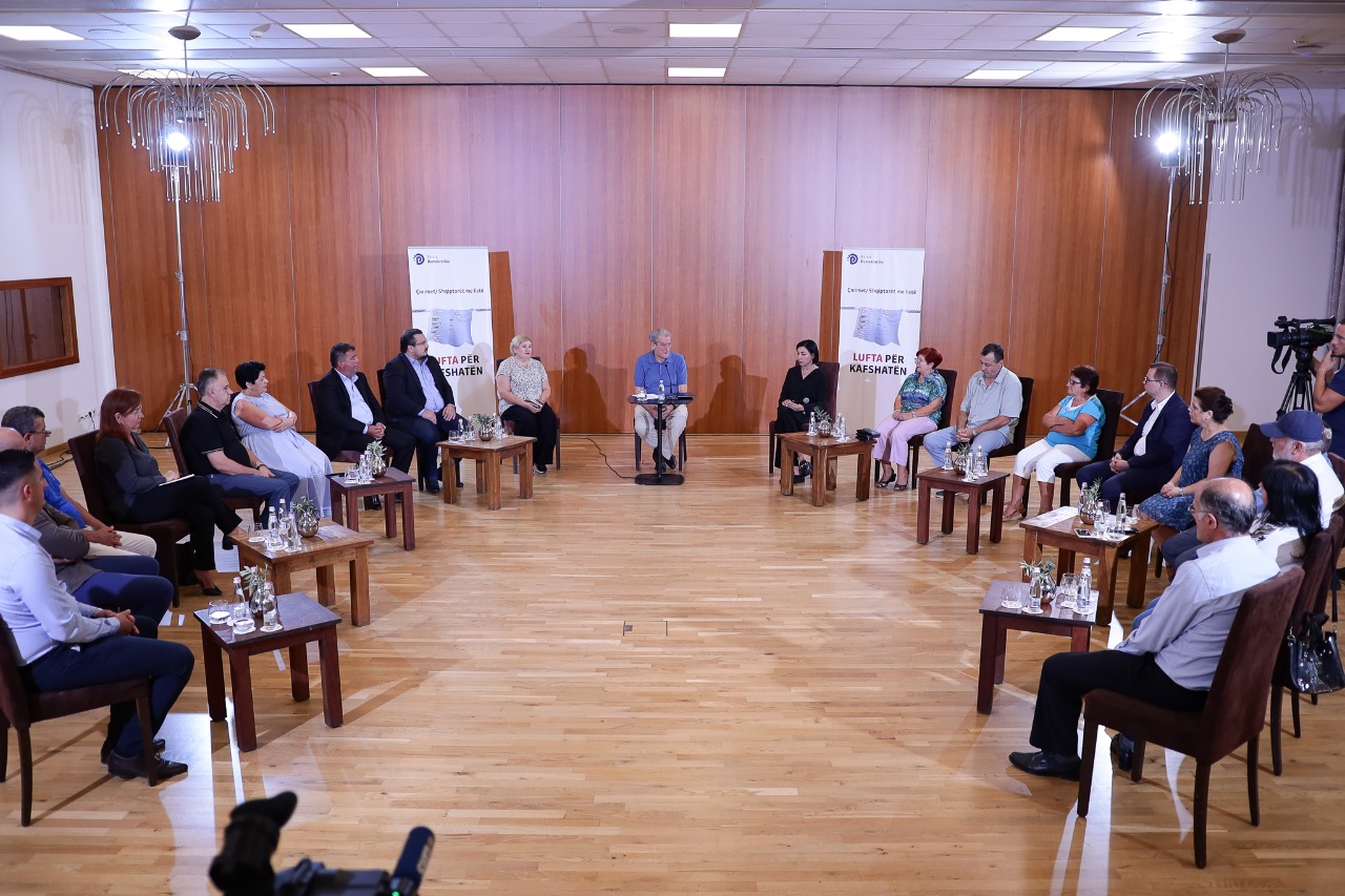 LUFTA PËR KAFSHATËN/ “Varfëria ekstreme është katërfishuar nën qeverisjen e Edi Ramës”