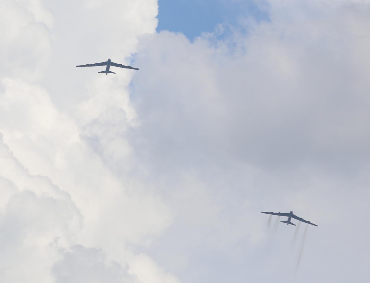 Dy avione B52 fluturojnë ulët në qiellin e Tiranës, Yuri Kim: Për incidentet në Gramsh por presim hetimet