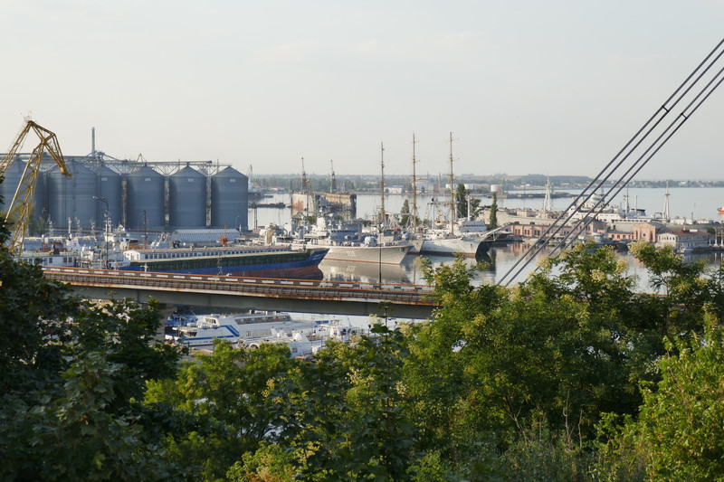 Nisen anijet e para me grurë nga porti i Odesës në Ukrainë