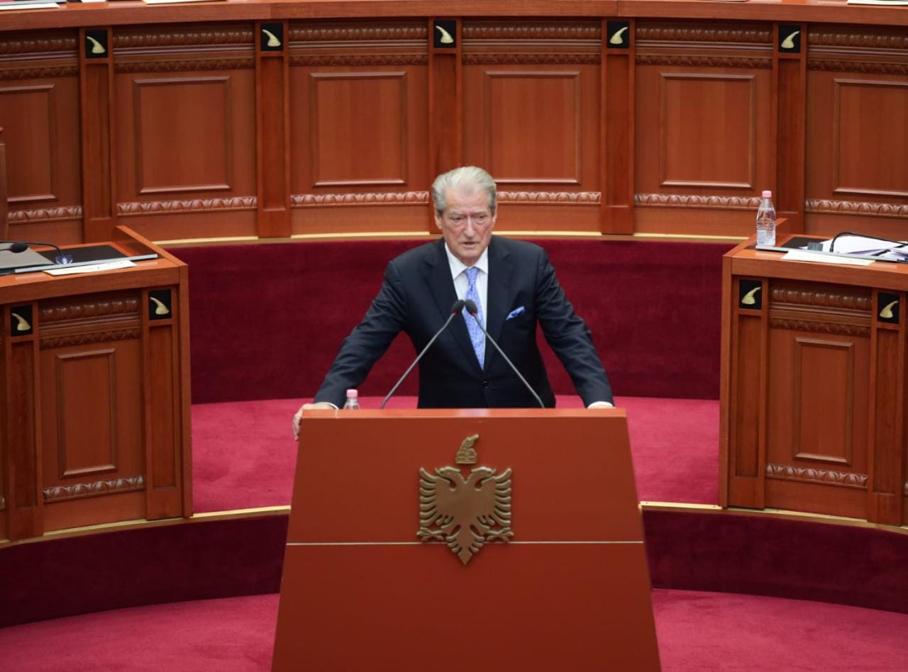 Berisha kërkon kushtëzimin e parave nga BE me standartin e Brukselit për tenderat dhe PPP