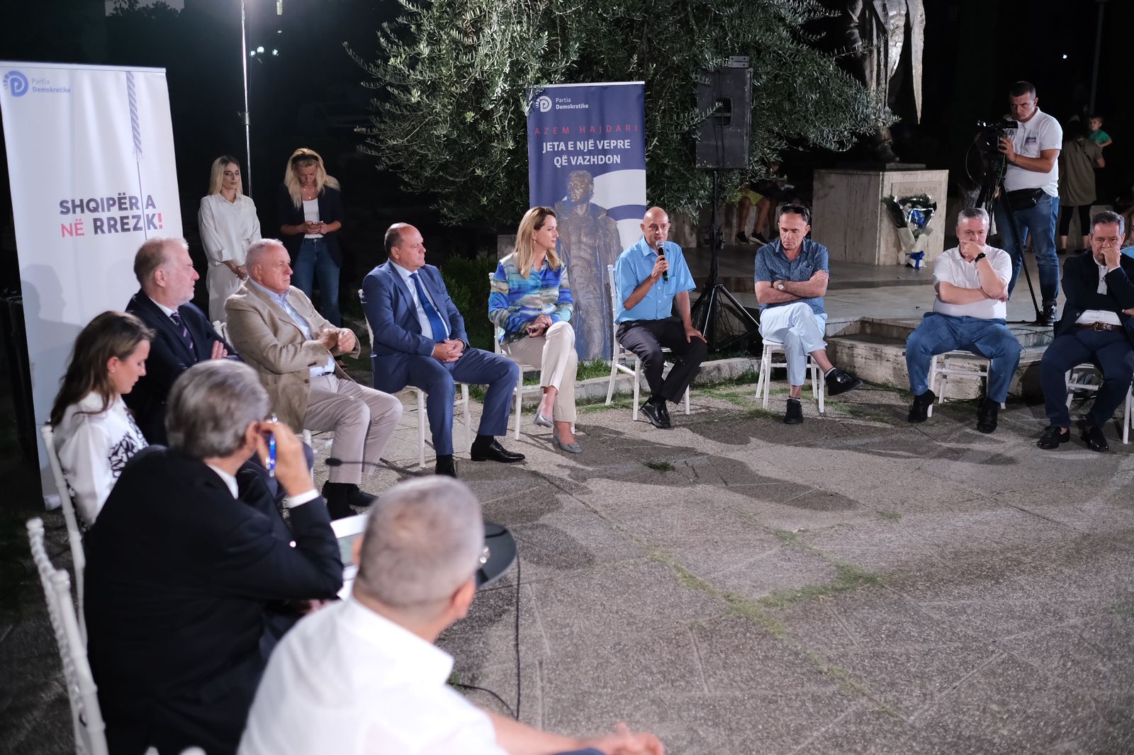 Takim për Azem Hajdarin në qytetin Studenti: Azemi vrau frikën tek studentët dhe shqiptarët