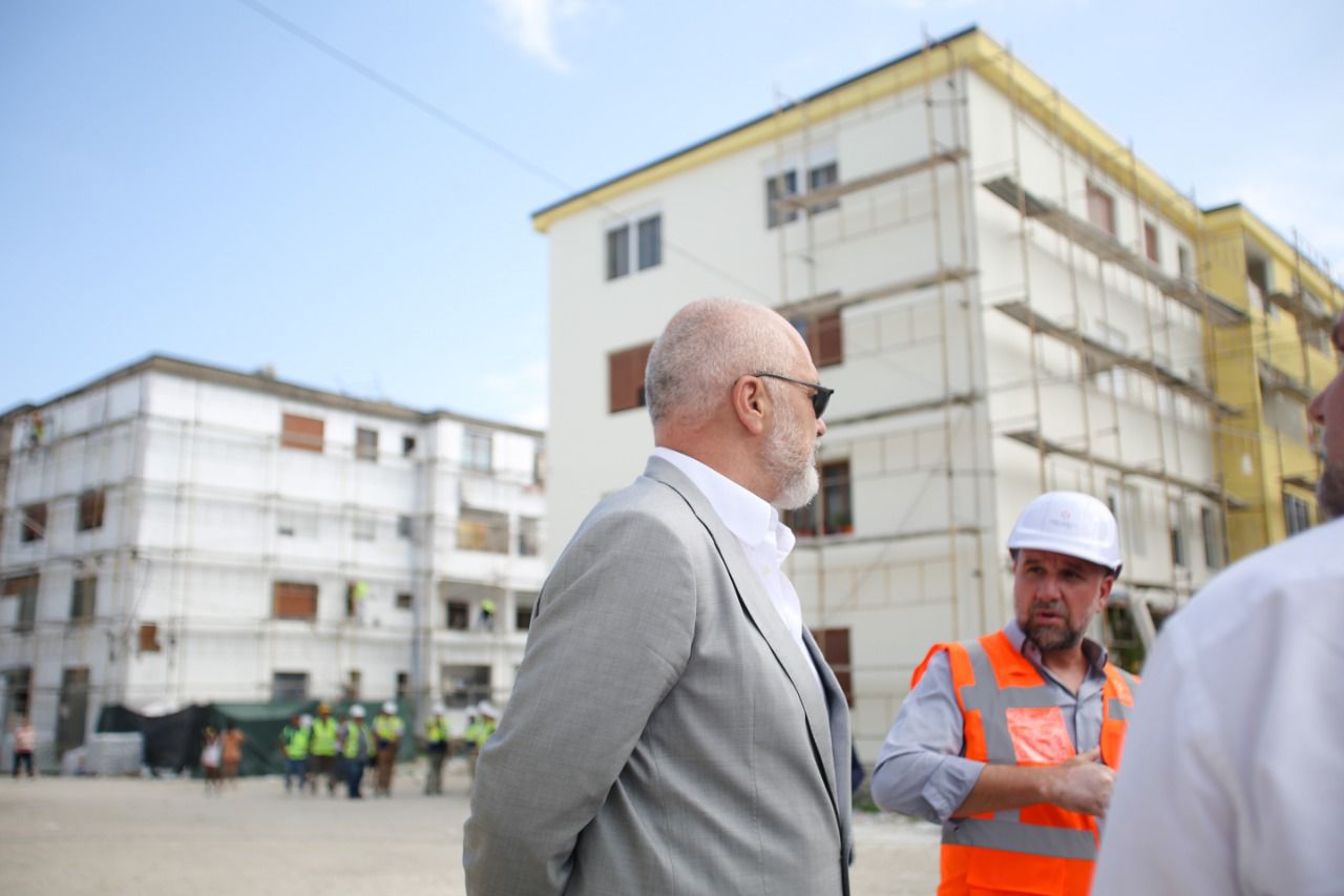 Program për efiçencën energjitike, financohen meremetimet e fasadave, depozitat e ujit dhe panelet elektrike