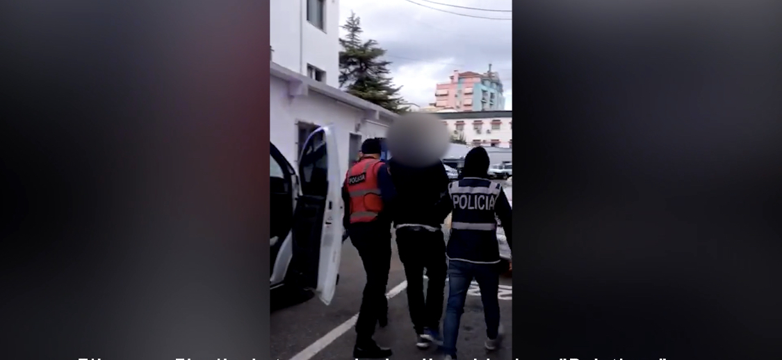 Në pranga një familje e tërë në Gramsh, çfarë gjeti policia në shtëpi