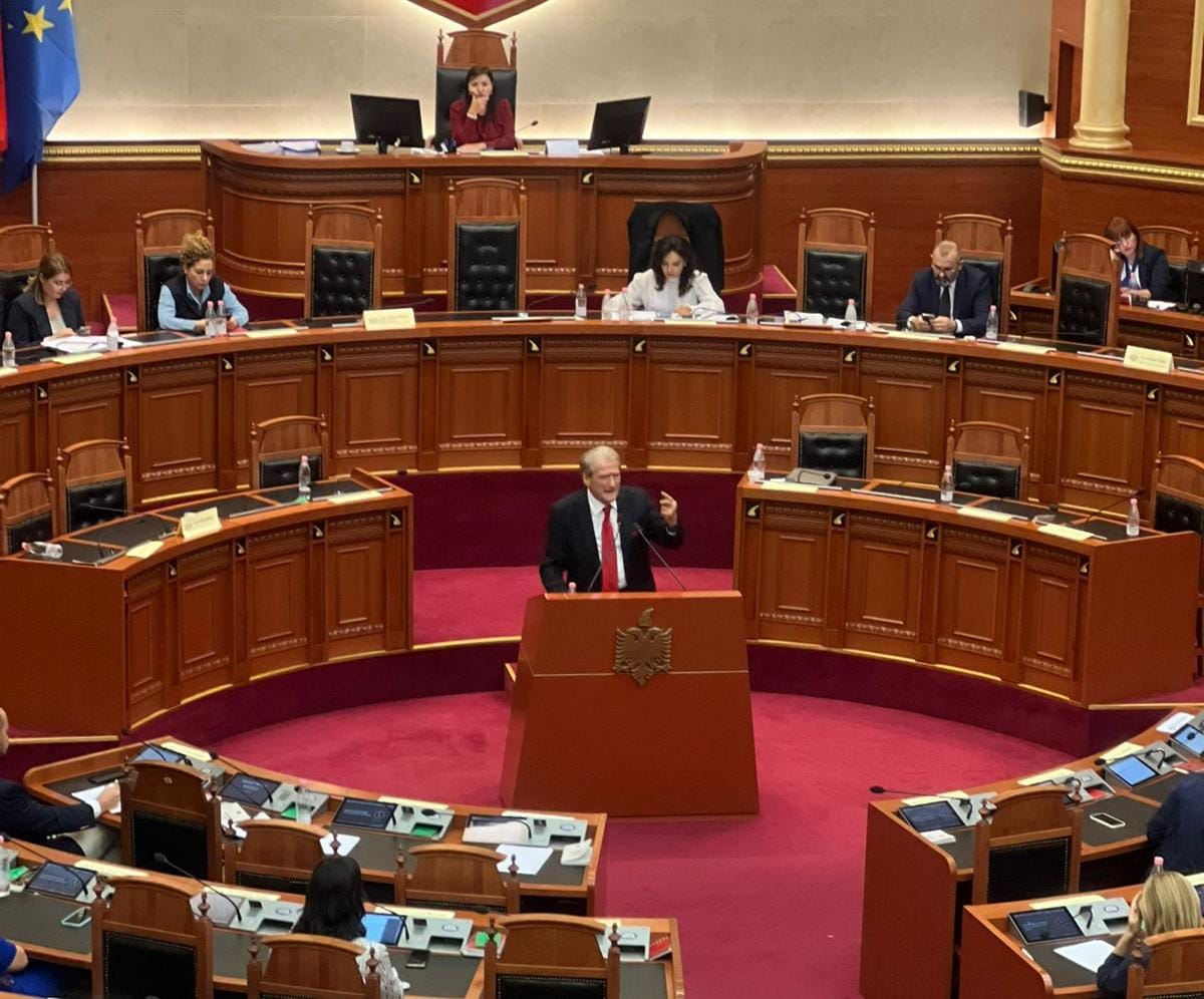 “Vjehrri i Spiropalit privatizon pronë publike me ndërhyrjen e Elisës”