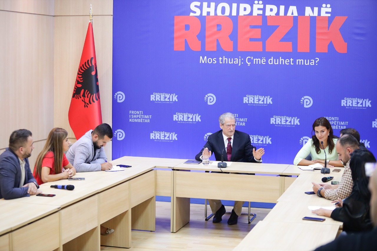 Berisha: e lidh zhdukjen e Martinit me rikthimin e basteve: Pas lajmeve për Ervis Martinin, Olsi Rama bëhet mbreti i basteve