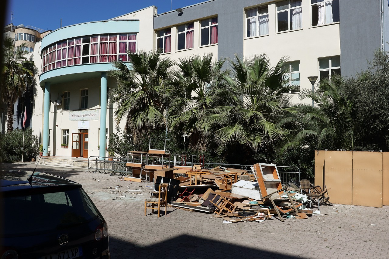 Ina Zhupa zbulon skandalin e shkollës ‘Emin Duraku’, çfarë fshihet pas vendimit për shembjen e shkollës
