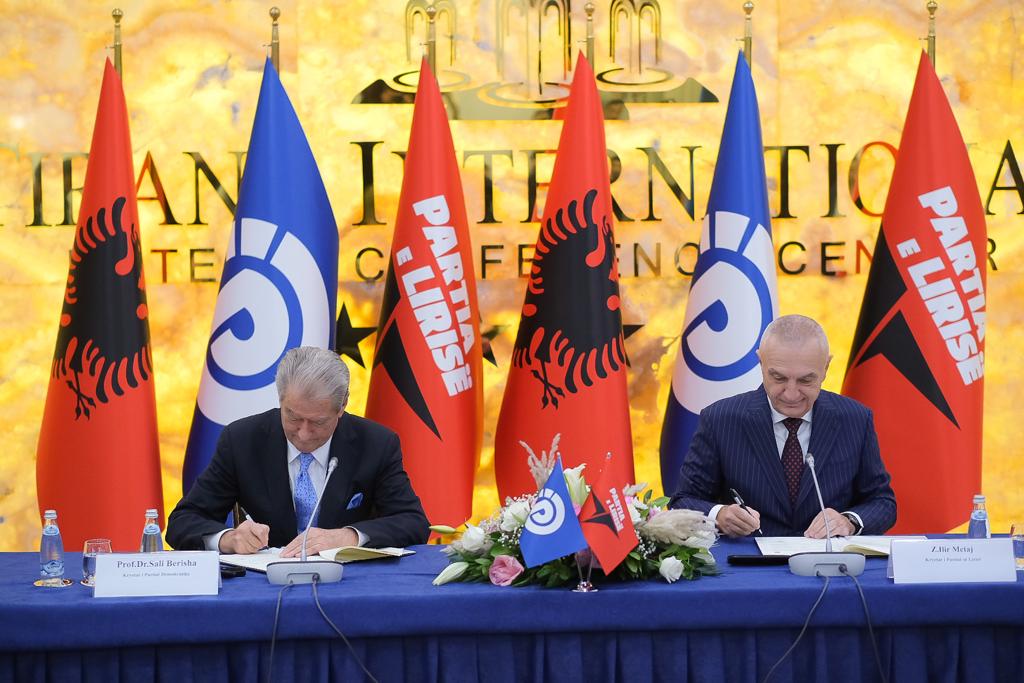 Nënshkruhet marrëveshja mes Berishës e Metës, 2 pikat themelore të marrëveshjes, pjesëmarrja në primare dhe zgjedhja e kryetarit të këshillit