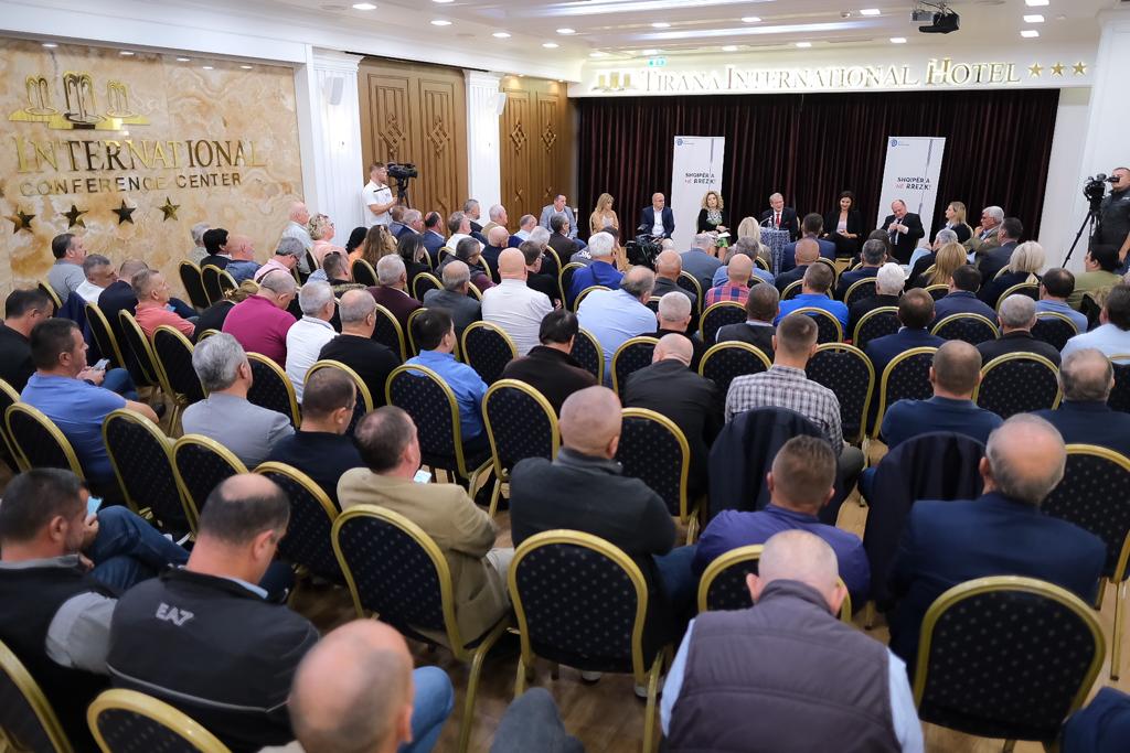 “Vendin e specialistit dhe ekspertit në administratë e kanë zënë patronazhistët”