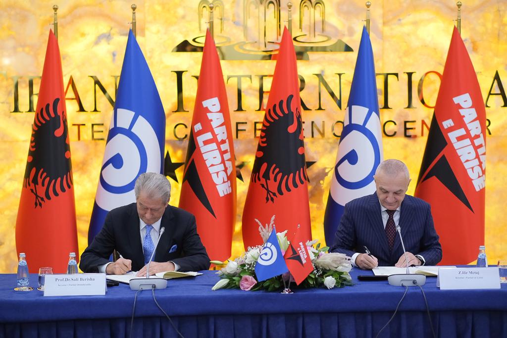 Nënshkruhet marrëveshja mes Berishës e Metës, 2 pikat themelore të marrëveshjes, pjesëmarrja në primare dhe zgjedhja e kryetarit të këshillit