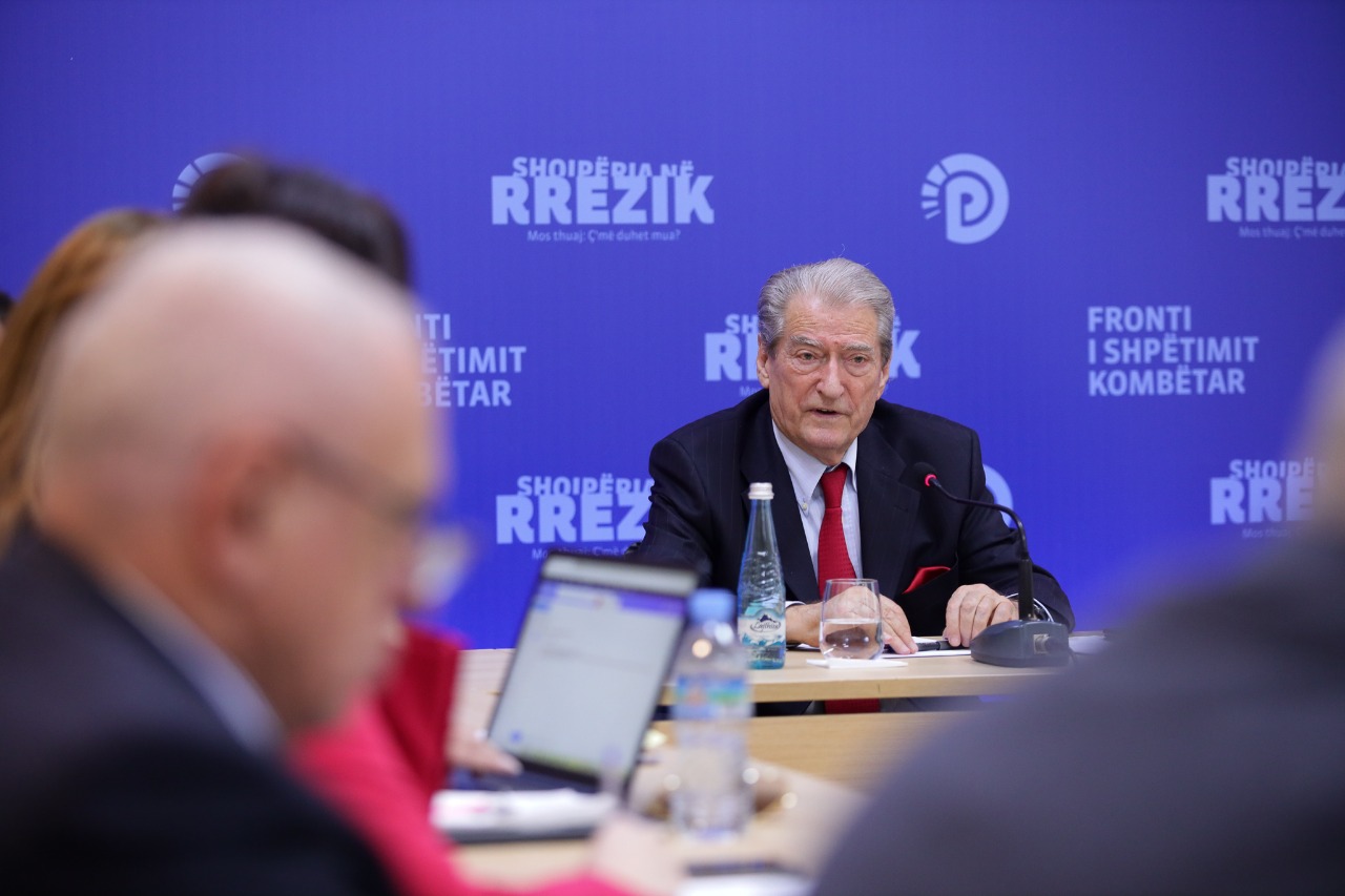 Biznesi i vogël në takimin me Berishën në selinë e PD: “Protesta dhe Greva! Kjo është një qeveri anti-biznes”