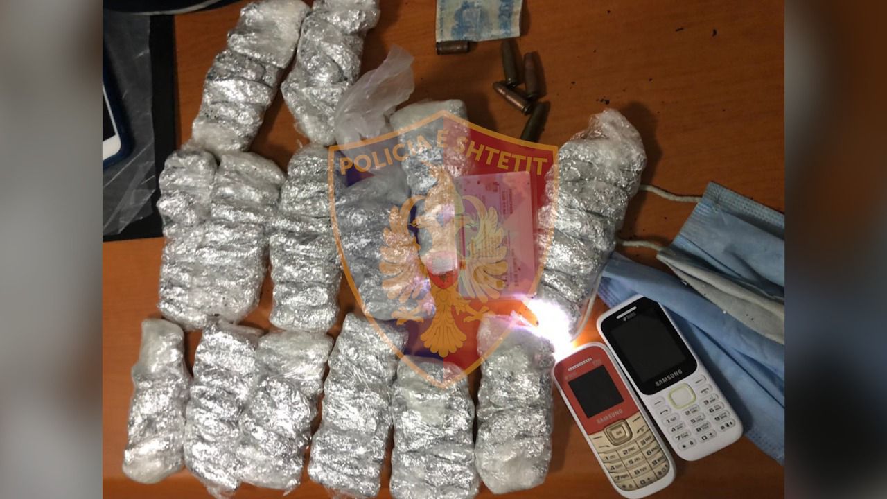 TIRANË/ Kapet shitësi i kanabis tek rruga ‘Karl Gega’