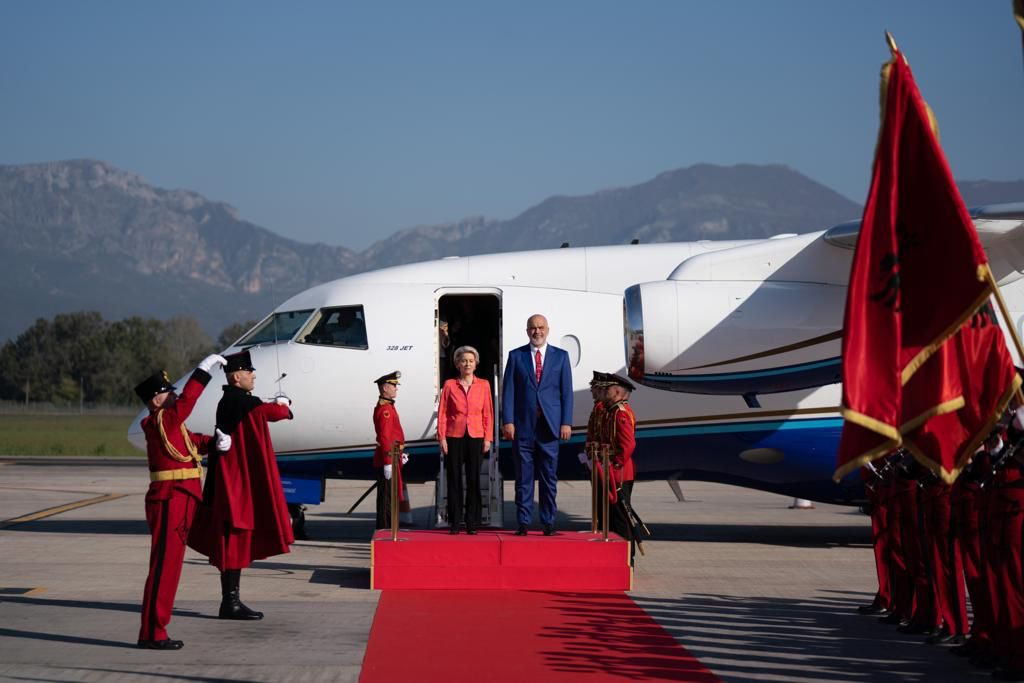 Ursula von der Leyen pritet në Rinas, axhenda e saj në Tiranë