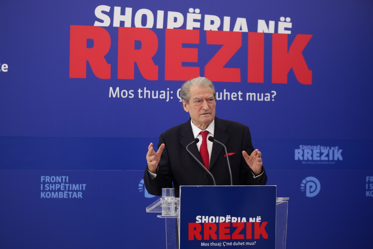 Hakerat publikojnë kartotekën/ Berisha: Është një moment i rrezikshëm për vendin