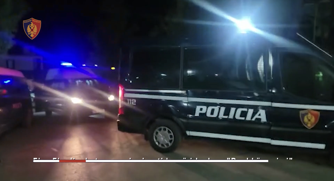 FIER/ Lokali, bazë për shitjen e narkotikëve, kapen mijëra euro nga xhiro e ditës