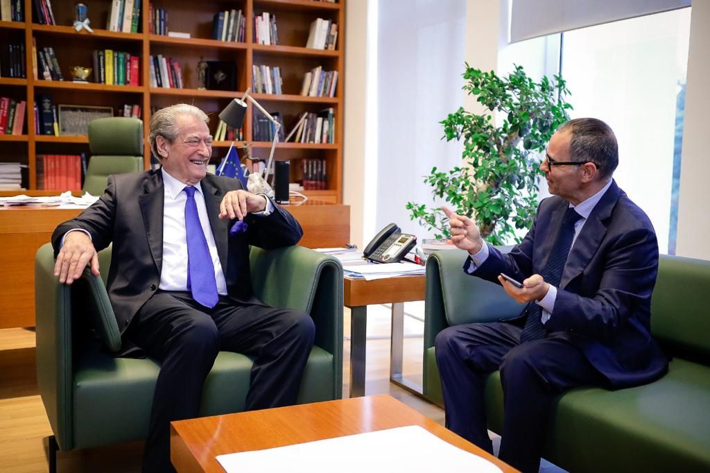 Berisha, takim me Këshilltarin e Presidentit të Forza Italia, merr edhe Honoris Causa nga universiteti amerikan