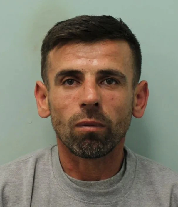 Dënohet 36 vjeçari shqiptar që abuzoi me 15 vjeçaren britanike të dehur. Prokurori jep detajet e krimit