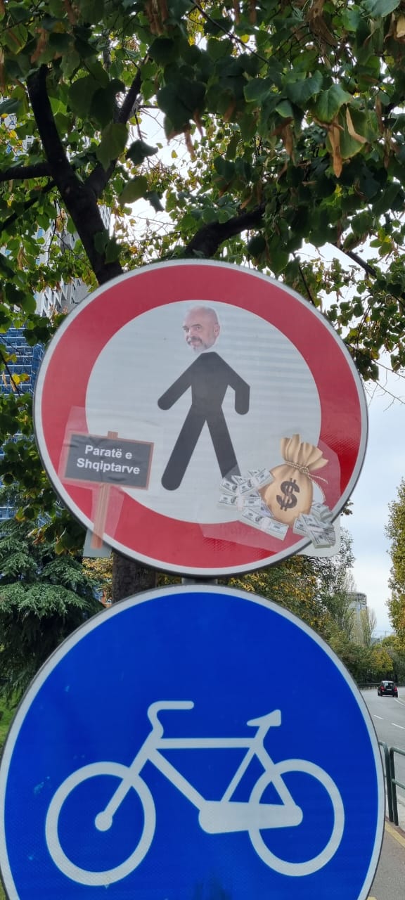 VIDEO/ Zhvillohet protesta në Londër, qindra shqiptarë mblidhen në mbështetje të opozitës në Tiranë