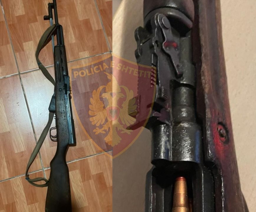 PUKË/ I drejtoi pushkën të atit, policia ndërhyn në pak minuta