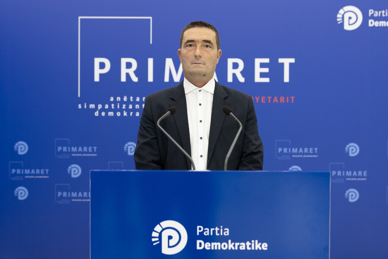 Ekonomisti Hysni Sharra prezanton kandidaturën në Primare për Bashkinë e Vlorës