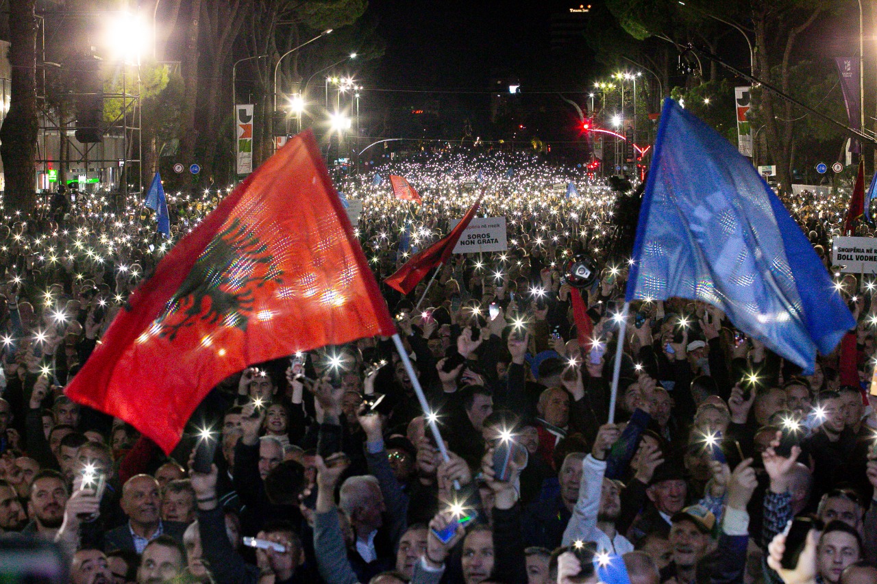 “Slogani juaj: Edi Rama, o hajdut, boll vodhe, shko në burg, do bëhet realitet”