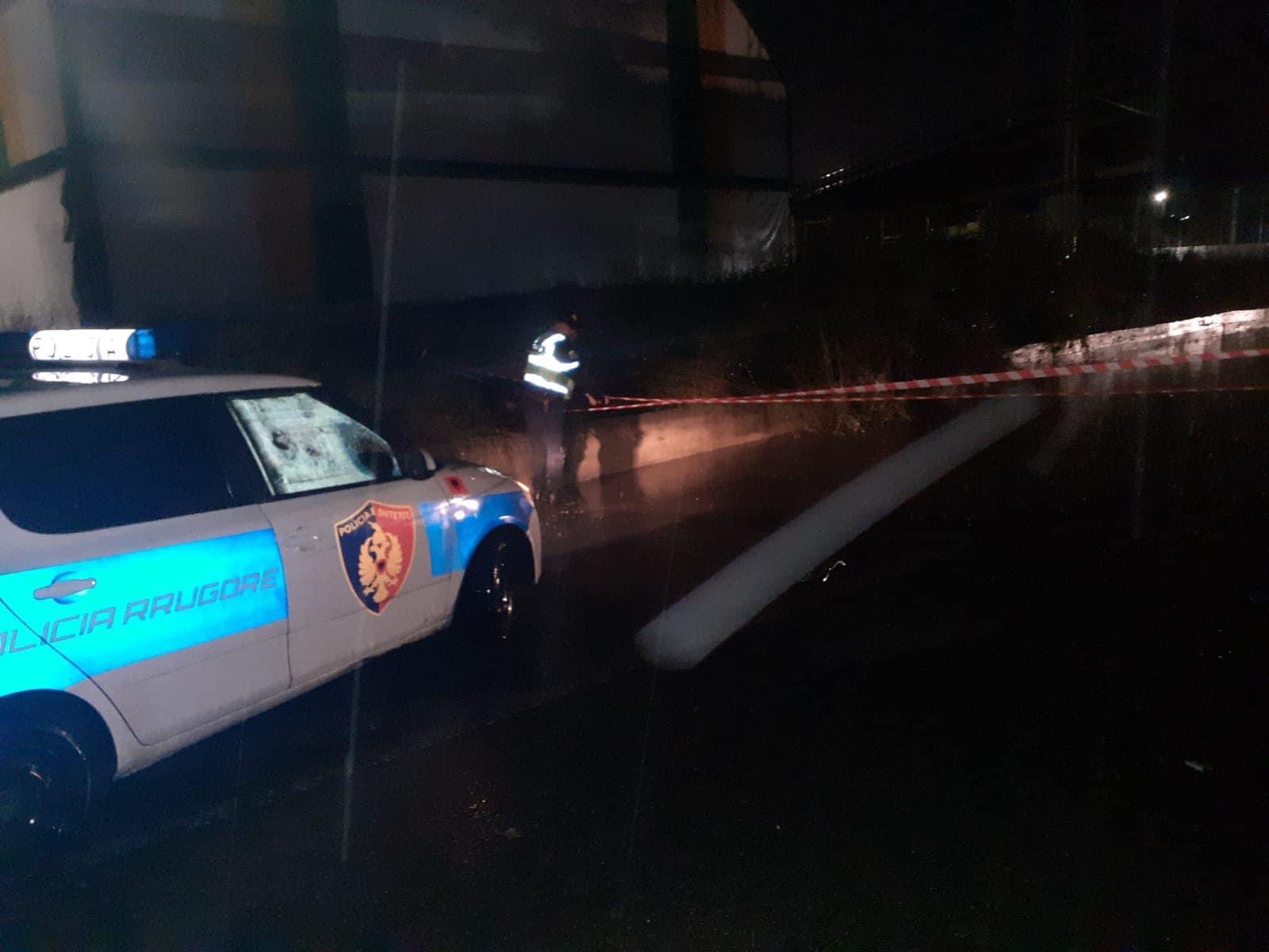 Policia, të gjitha rrugët me prezencë ujë, kujdes me shpejtësinë