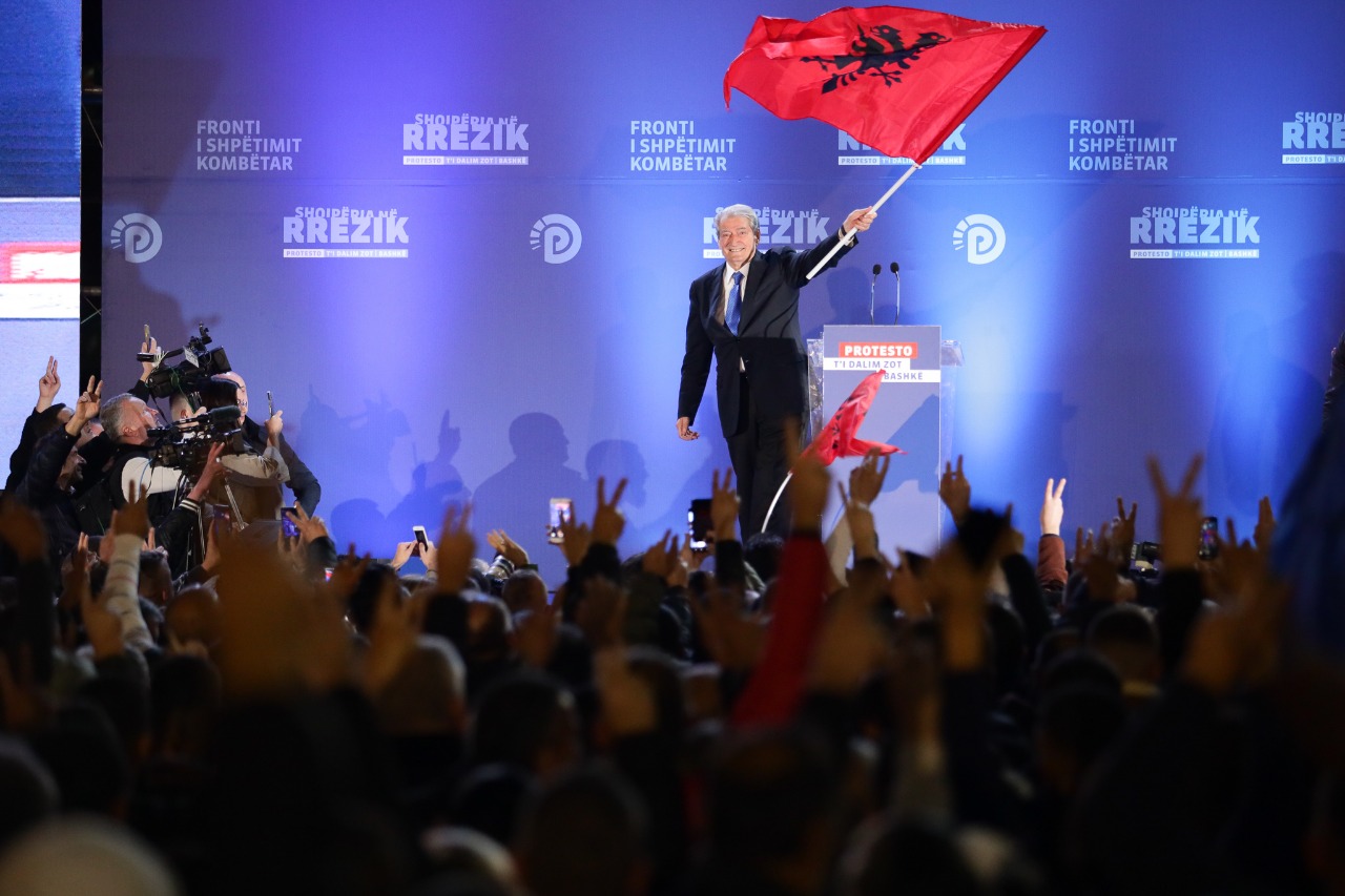 “Slogani juaj: Edi Rama, o hajdut, boll vodhe, shko në burg, do bëhet realitet”