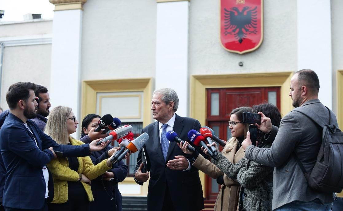 “Te parlamenti do të vijë populli opozitar t’u thotë disa fjalë këtyre hajdutëve”