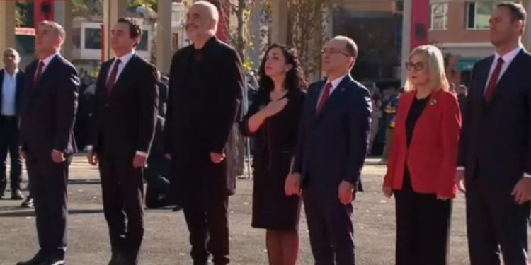 Begaj, Osmani, Rama dhe Kurti ngritën sot flamurin në Vlorë