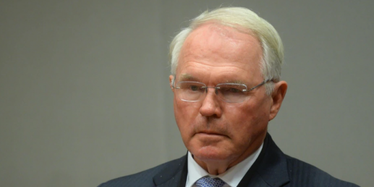 Ambasadori Chris Hill: Serbët të kthehen në institucionet e Kosovës