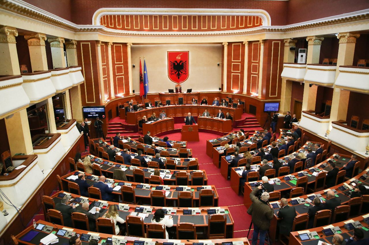 Berisha: Rama dhe Basha janë të lidhur bashkë në marrëveshjen mafioze të Portit të Durrësit