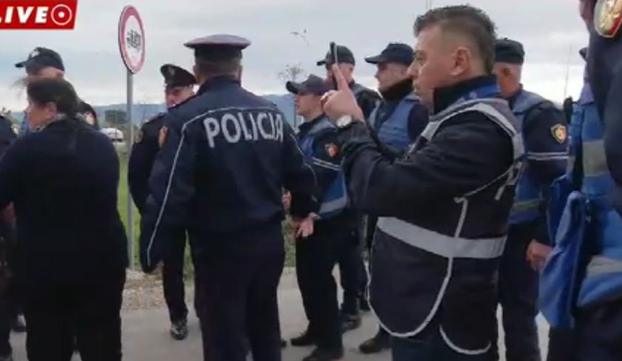 Banorët e Bërxullës përplasje me FNSH, kundërshtojnë shkatërrimin e shtëpive