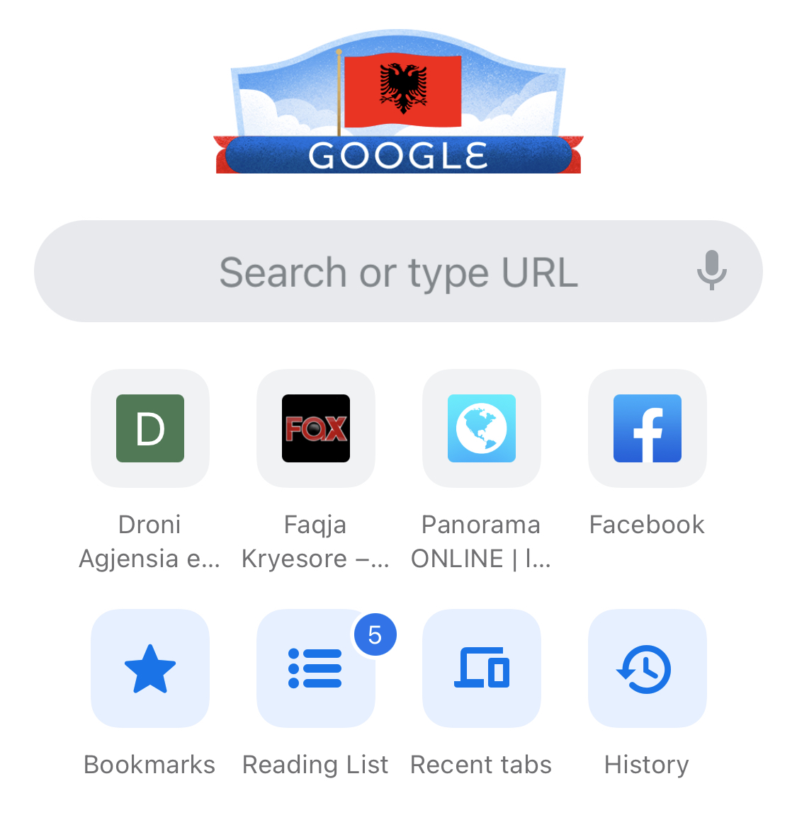 Google feston pavarësinë e Shqipërisë, vendos flamurin në faqen e parë